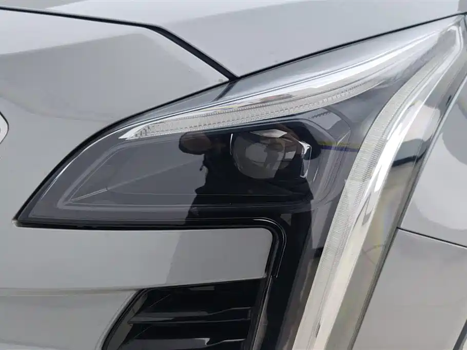 Cadillac XT4 2022 28T FWD Luxury фото 5