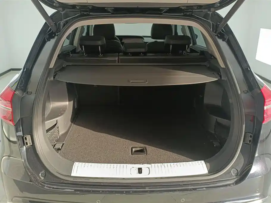 Hongqi HS5 2022 Facelift 2.0T Smart Flag Enjoyment Edition фото 4