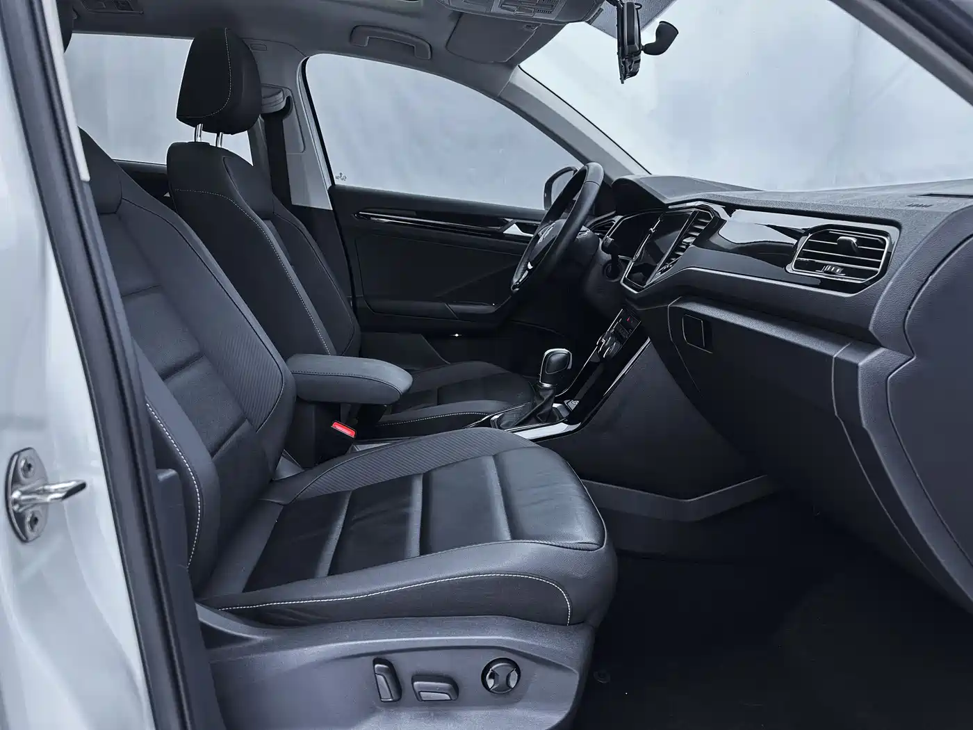 VOLKSWAGEN T ROC EXPLORING SONGS