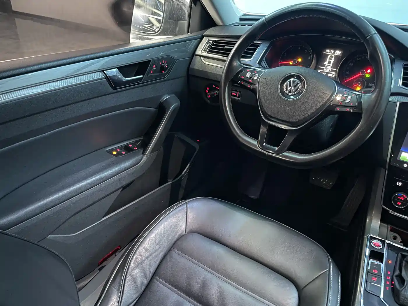 Volkswagen Passat 2017 330TSI DSG Prestige фото 9