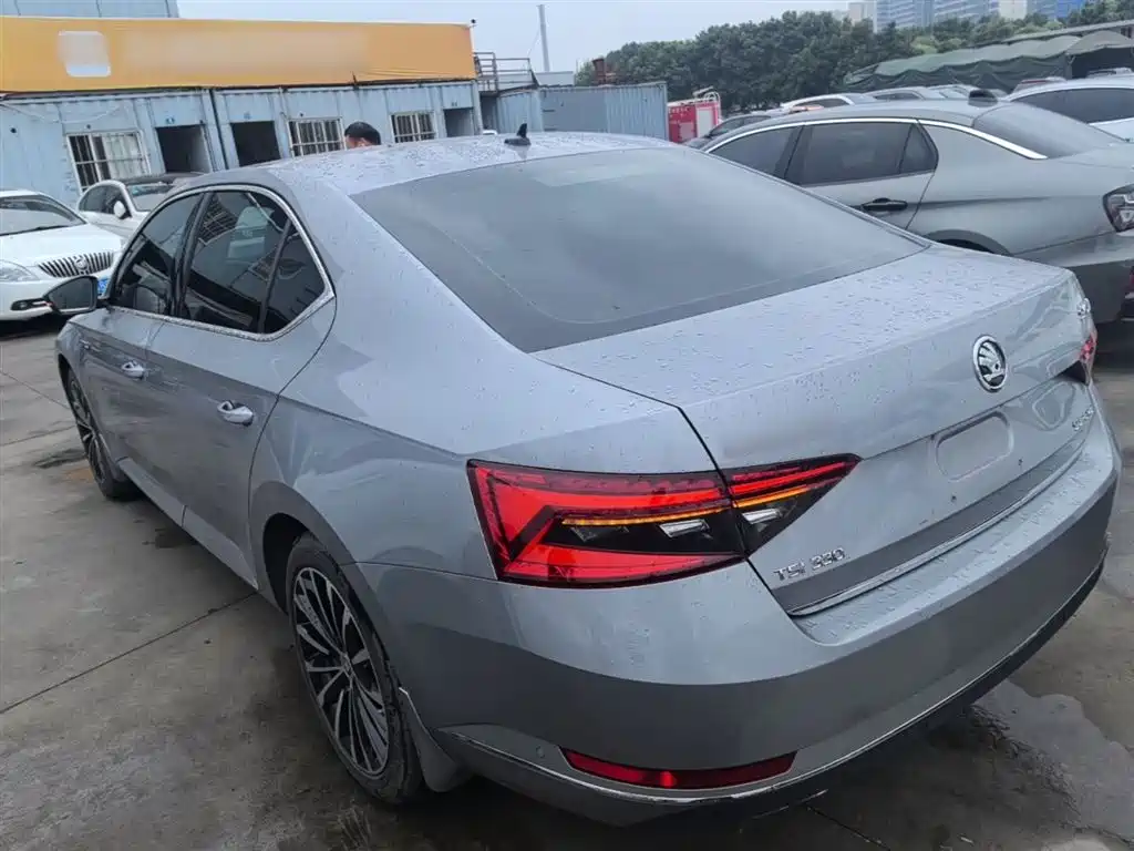 Škoda Superb 2016 TSI330 DSG Smart Edition фото 11