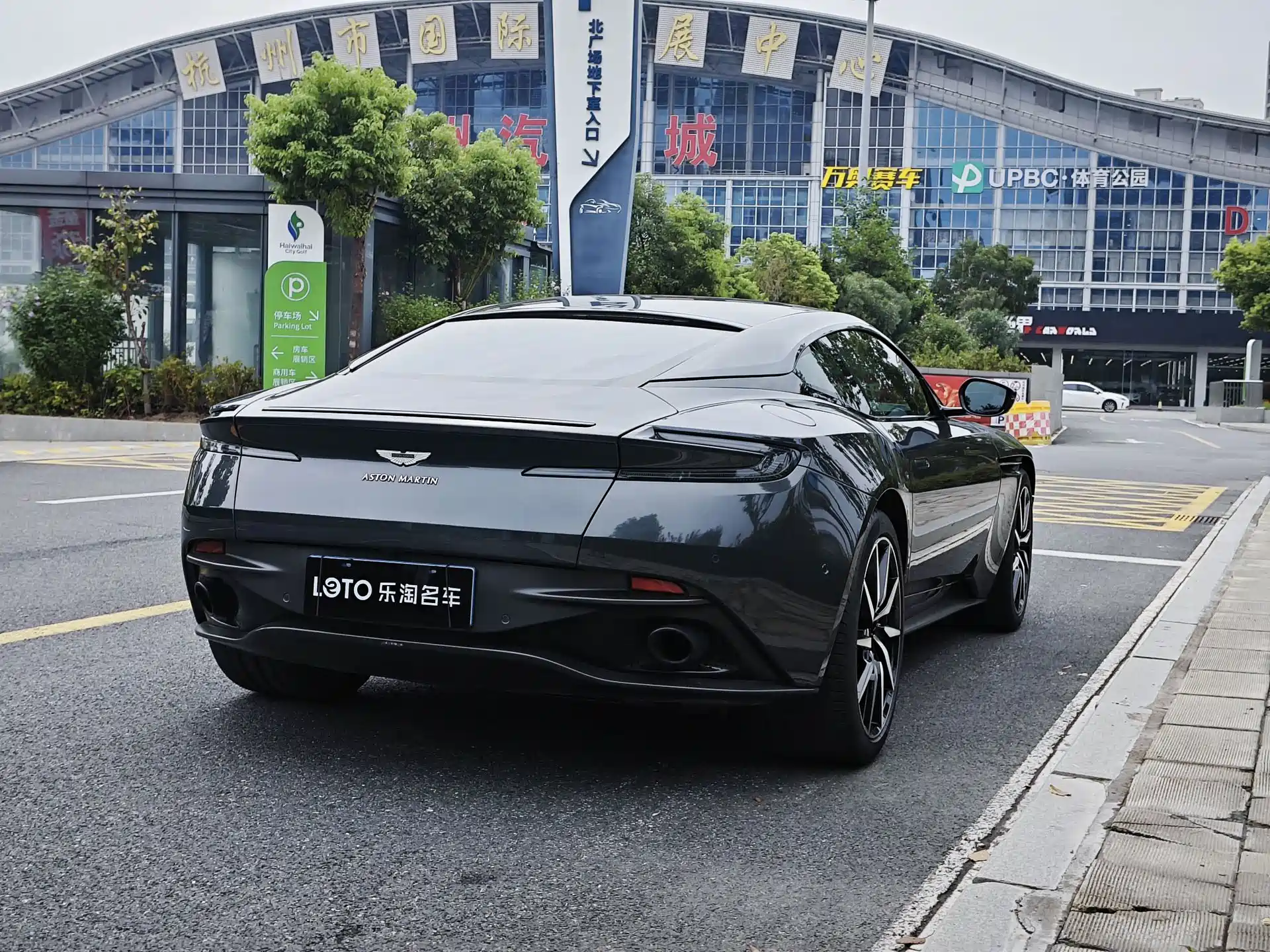 Фото 7 - Aston Martin DB11