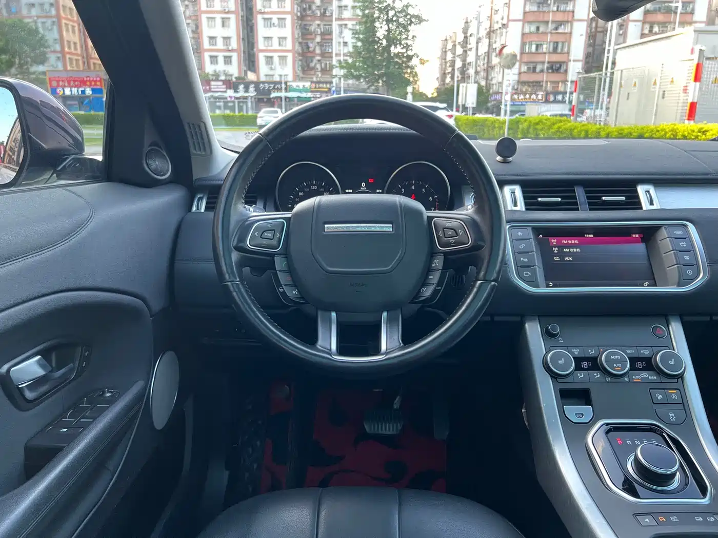 Photo 18 - Land Rover Range Rover Evoque