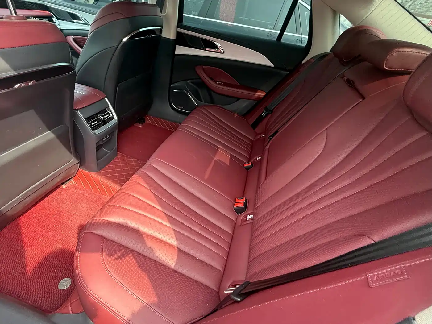 Hongqi H5 2024 2.0T Automatic Smart Connect Flag Smooth Edition фото 6
