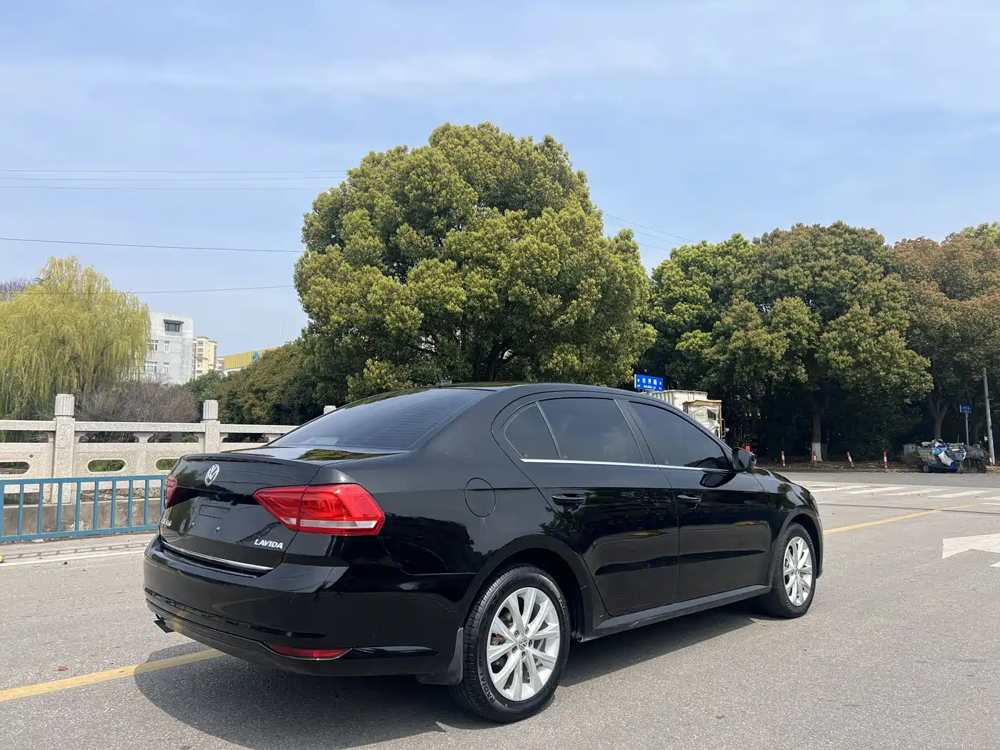 Volkswagen Lavida 2015 1.6L Automatic Comfort Edition фото 8