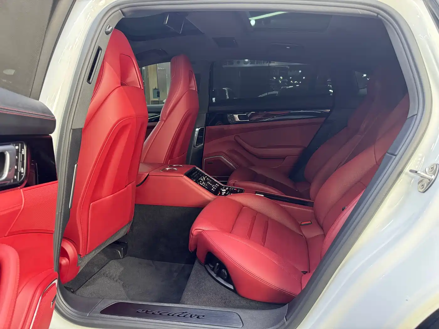 Porsche Panamera 2023 Facelift Panamera Executive Long Wheelbase Platinum Edition 2.9T фото 6