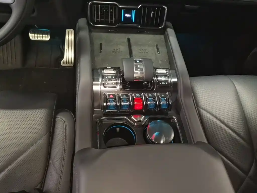 Fang Cheng Bao Leopard 8 2025 2025 Zhiyong Flagship 7-Seater