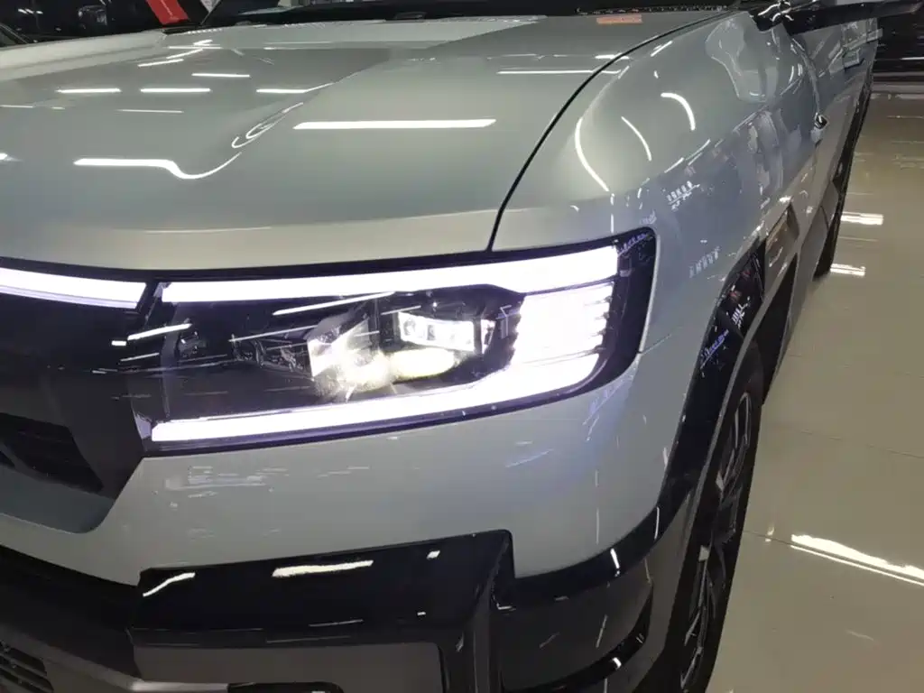 Fang Cheng Bao Leopard 8 2025 2025 Zhiyong Flagship 7-Seater
