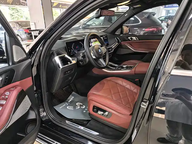 BMW X5 2023 xDrive 40Li M Sport Package — фото 4