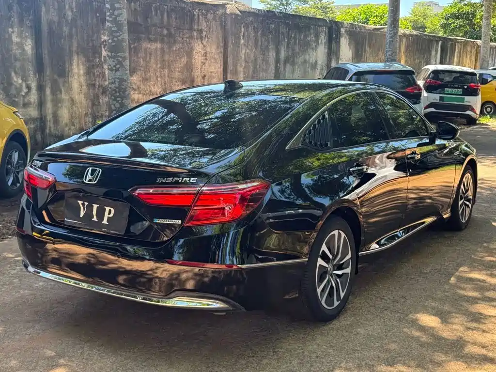 Фото 9 - Honda Inspire
