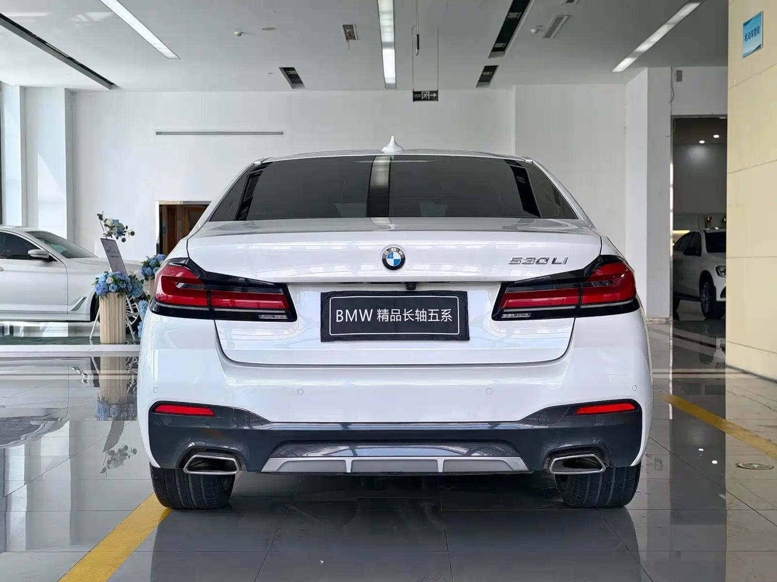 Photo 3 - BMW 5 Series