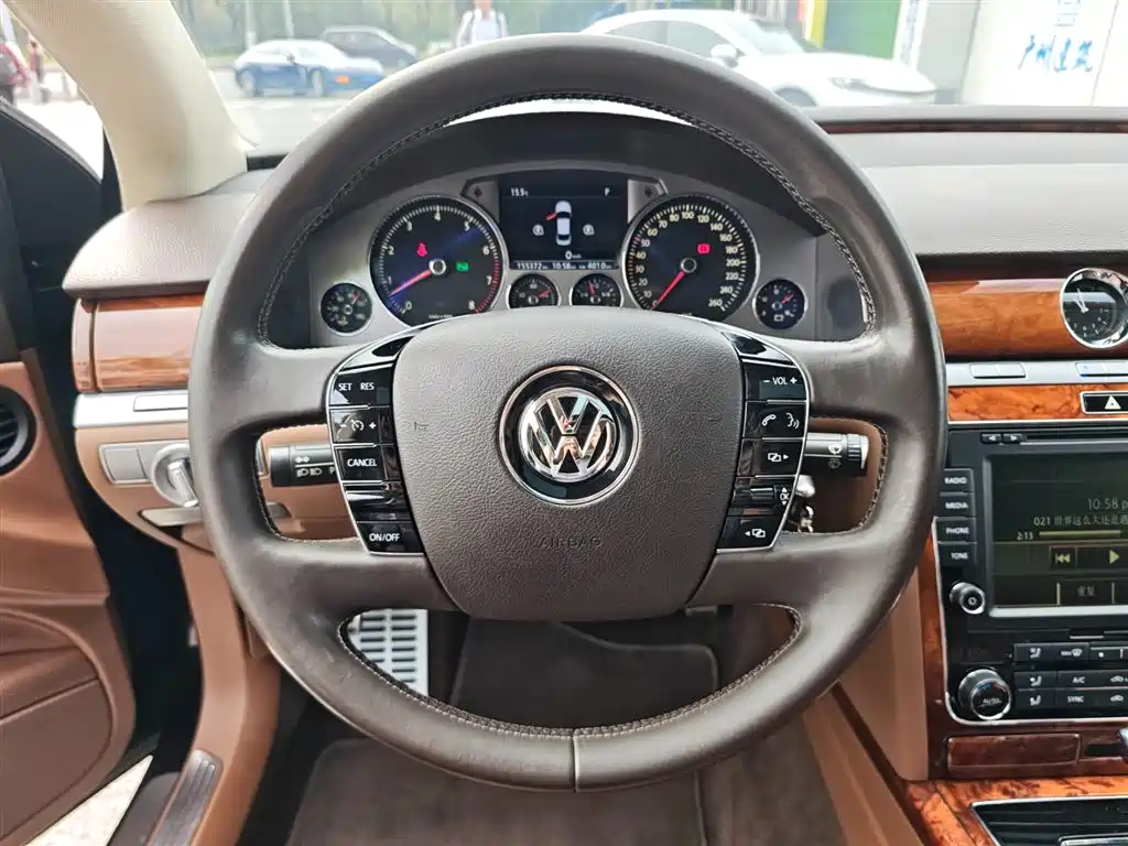 VOLKSWAGEN PHAETON