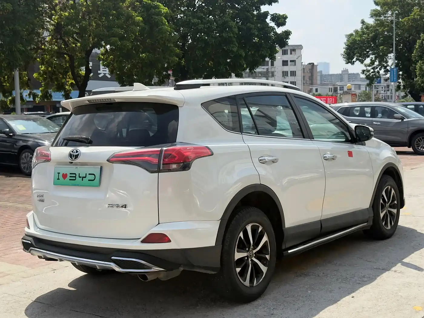 Фото 11 - Toyota RAV4