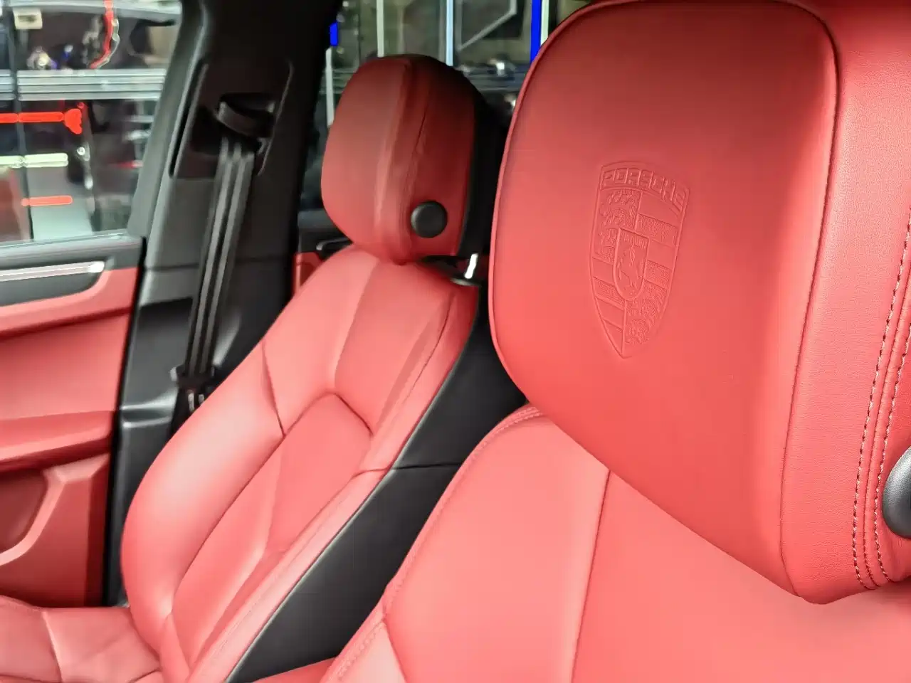 Photo 5 - Porsche Macan