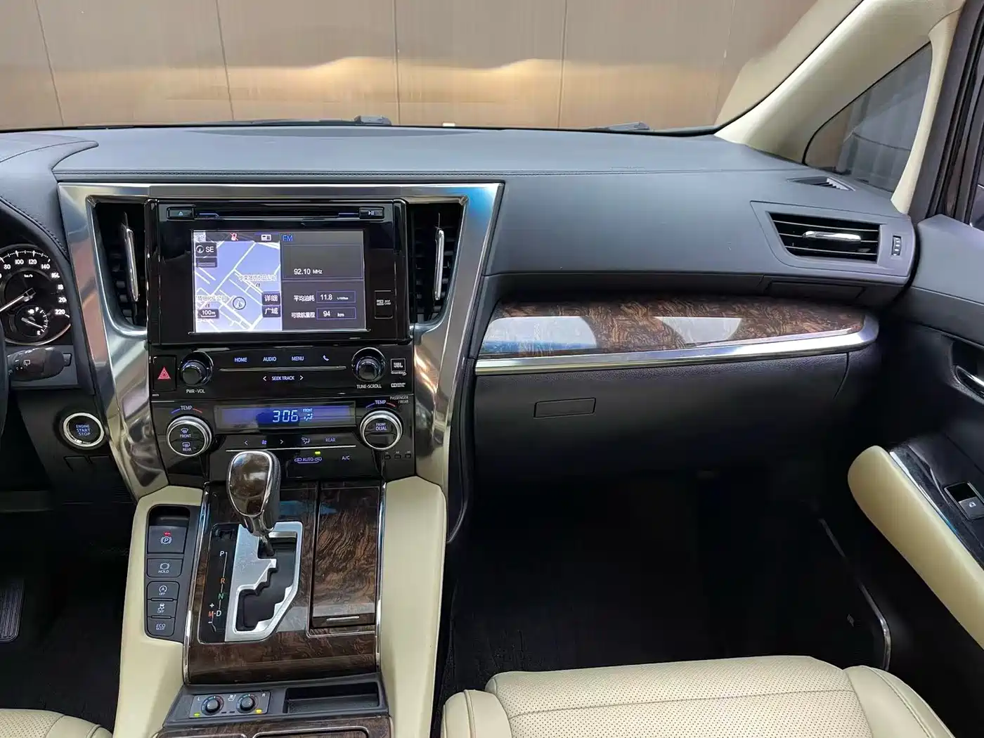 Toyota Alphard 2018 Facelift 3.5L Luxury Edition фото 5