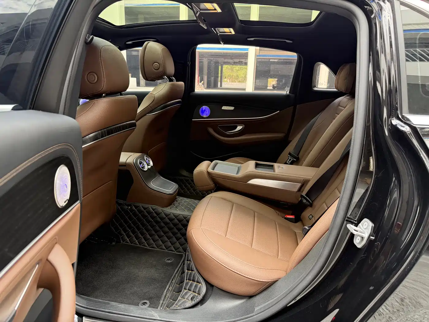 Mercedes-Benz E-Class 2023 E 300 L Sport Fashion фото 8