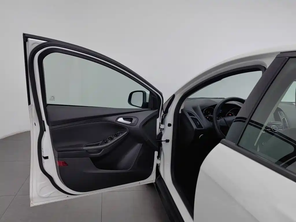 Photo 8 - Ford Focus