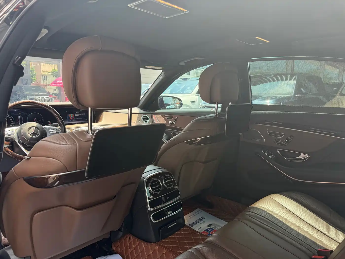 Фото 13 - Mercedes-Benz S-Class