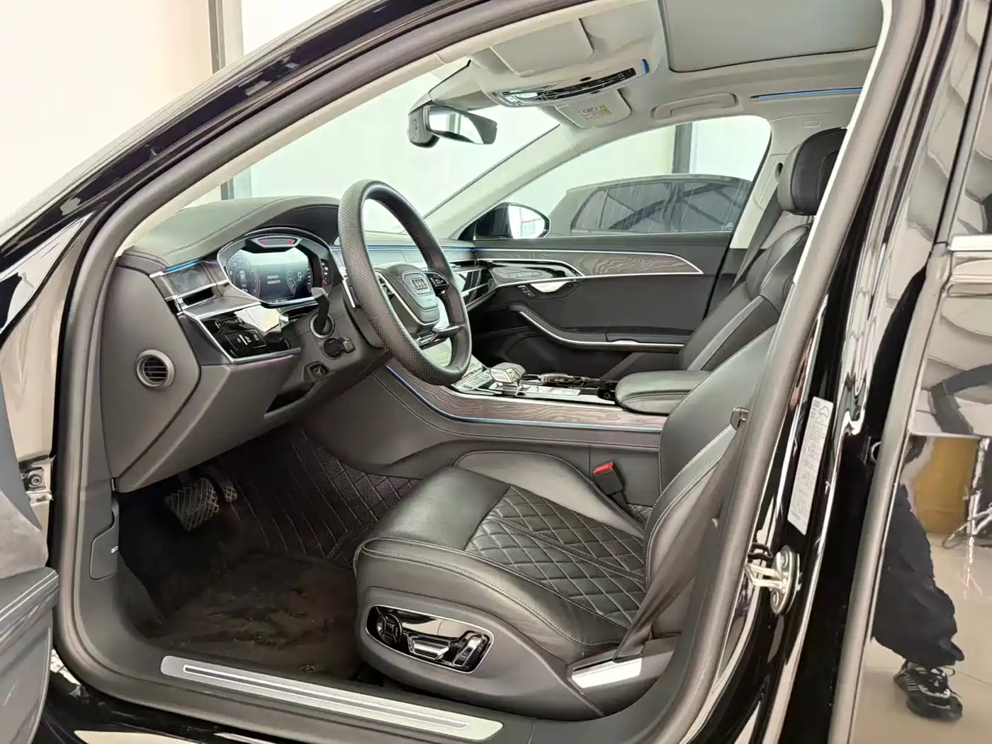 Audi A8 2024 Model A8L 50 TFSI quattro Premium Selection фото 7