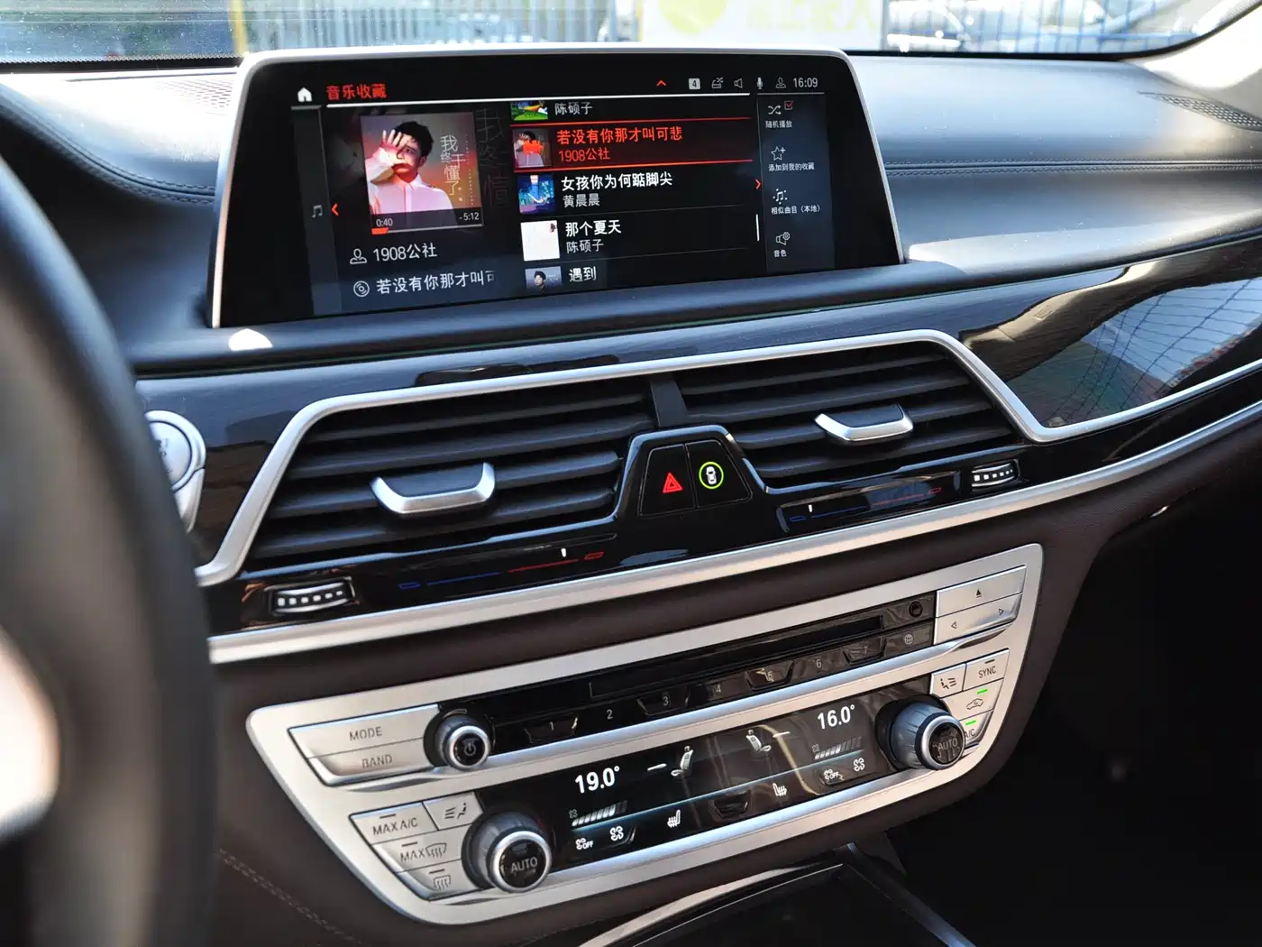 BMW 7 Series 2019 730Li Luxury Package фото 10