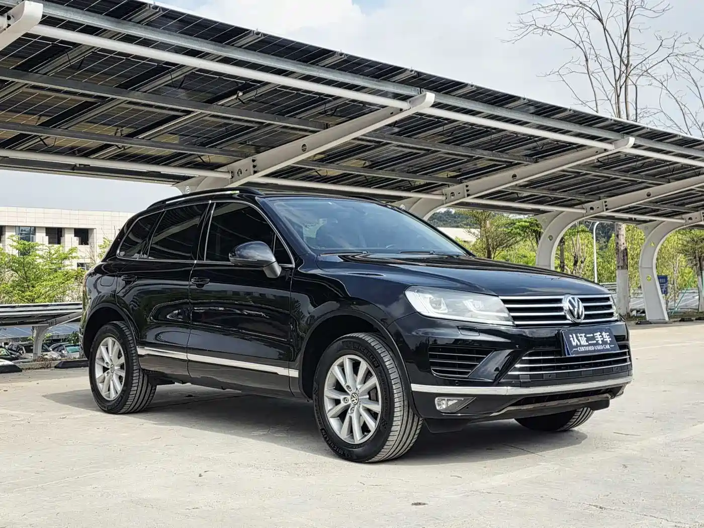 VOLKSWAGEN TOUAREG