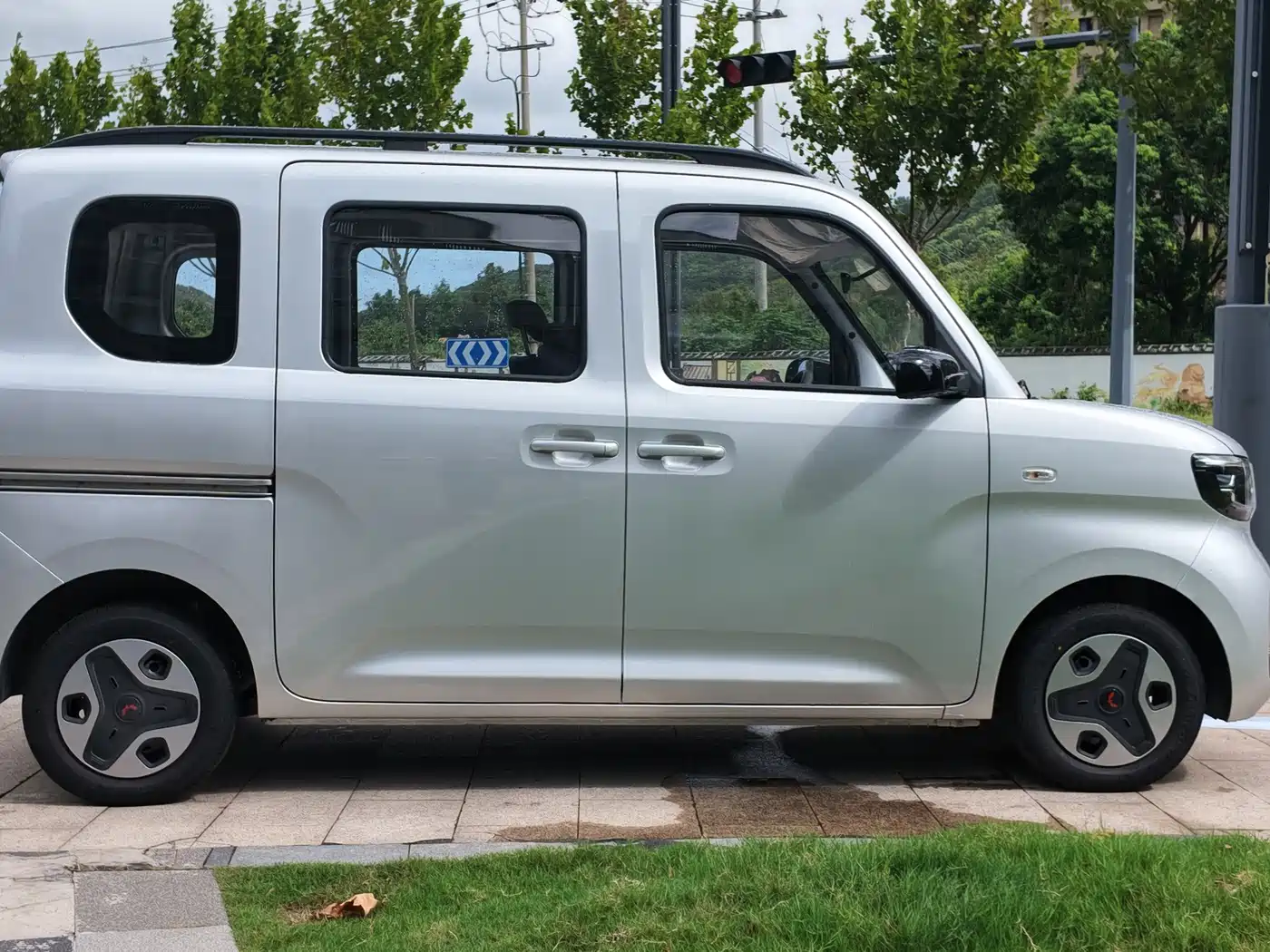 Wuling Motors Wuling Zhiguang NEV 2026 2025 Model 305km Base Version
