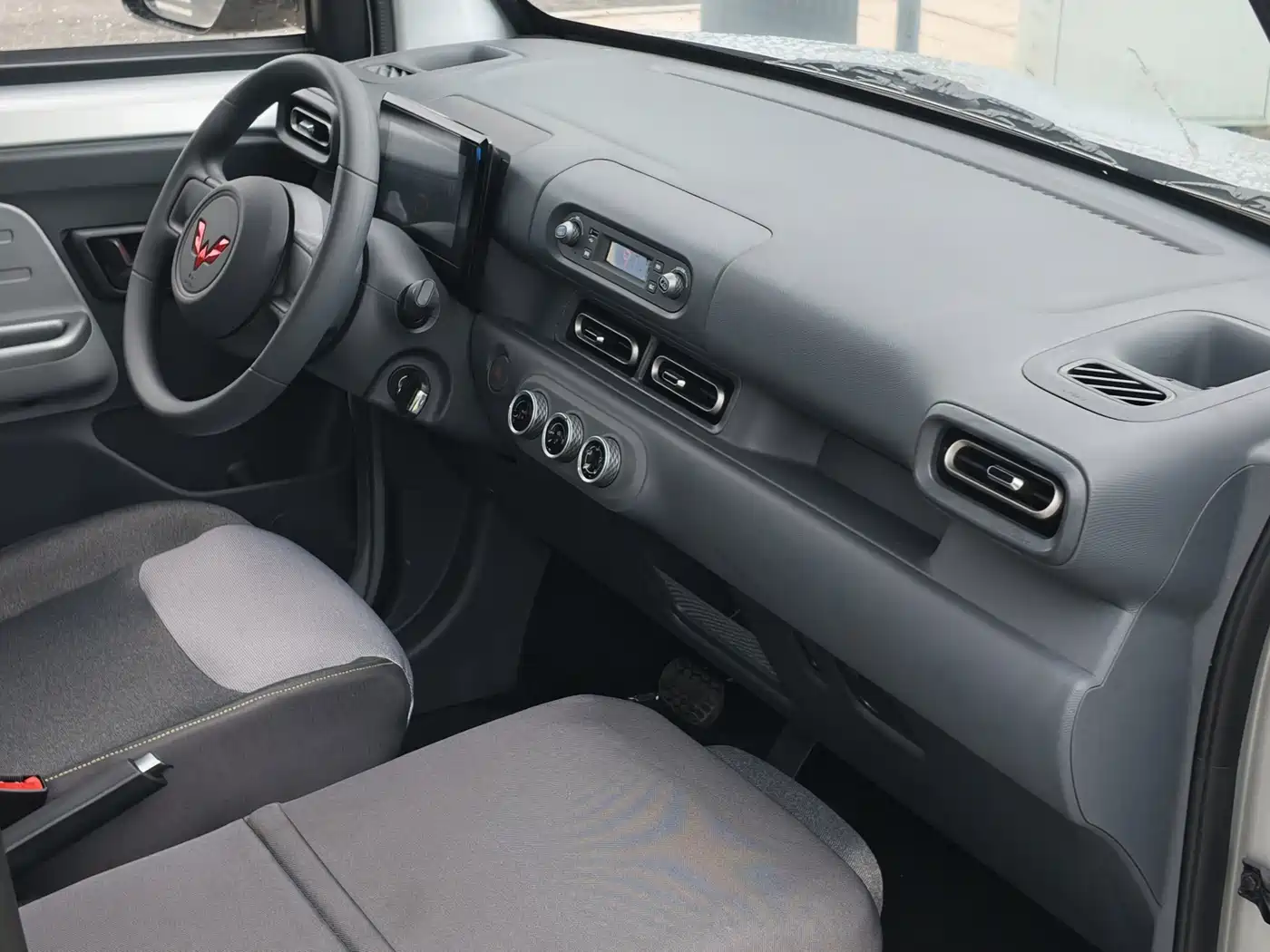Wuling Motors Wuling Zhiguang NEV 2026 2025 Model 305km Base Version