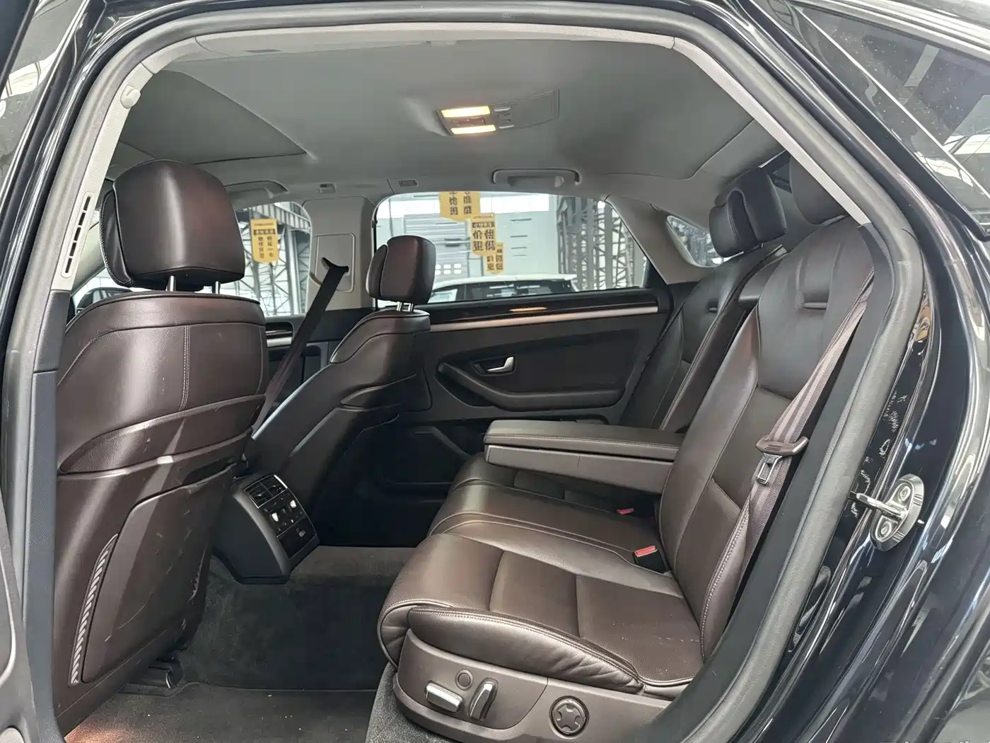 Photo 4 - Audi A8