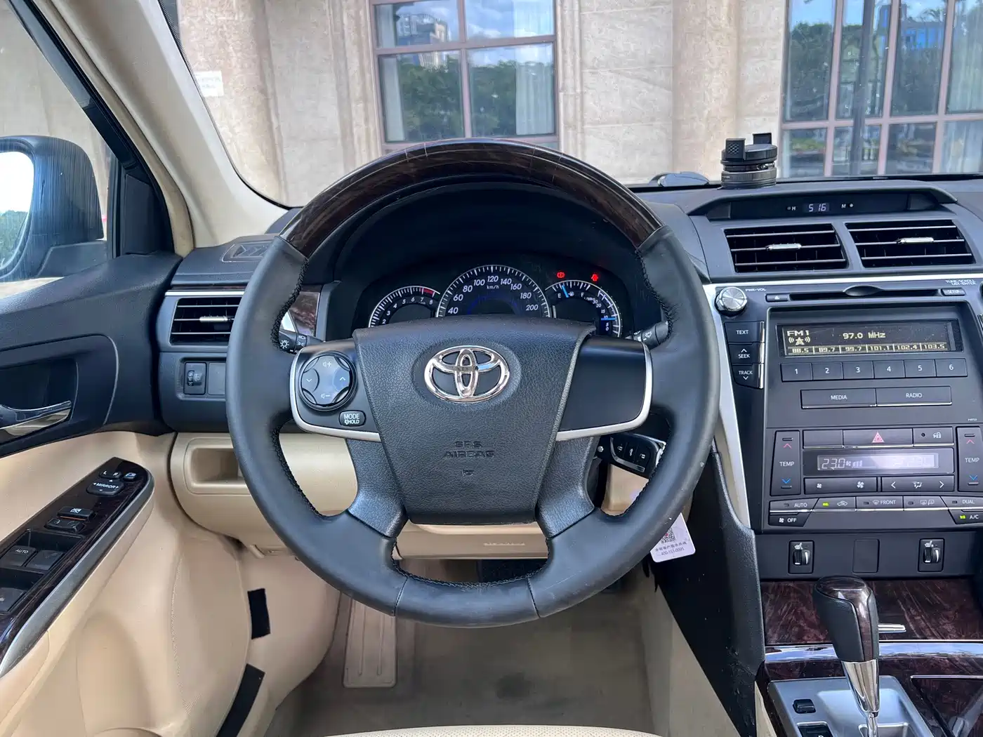 Фото 18 - Toyota Camry