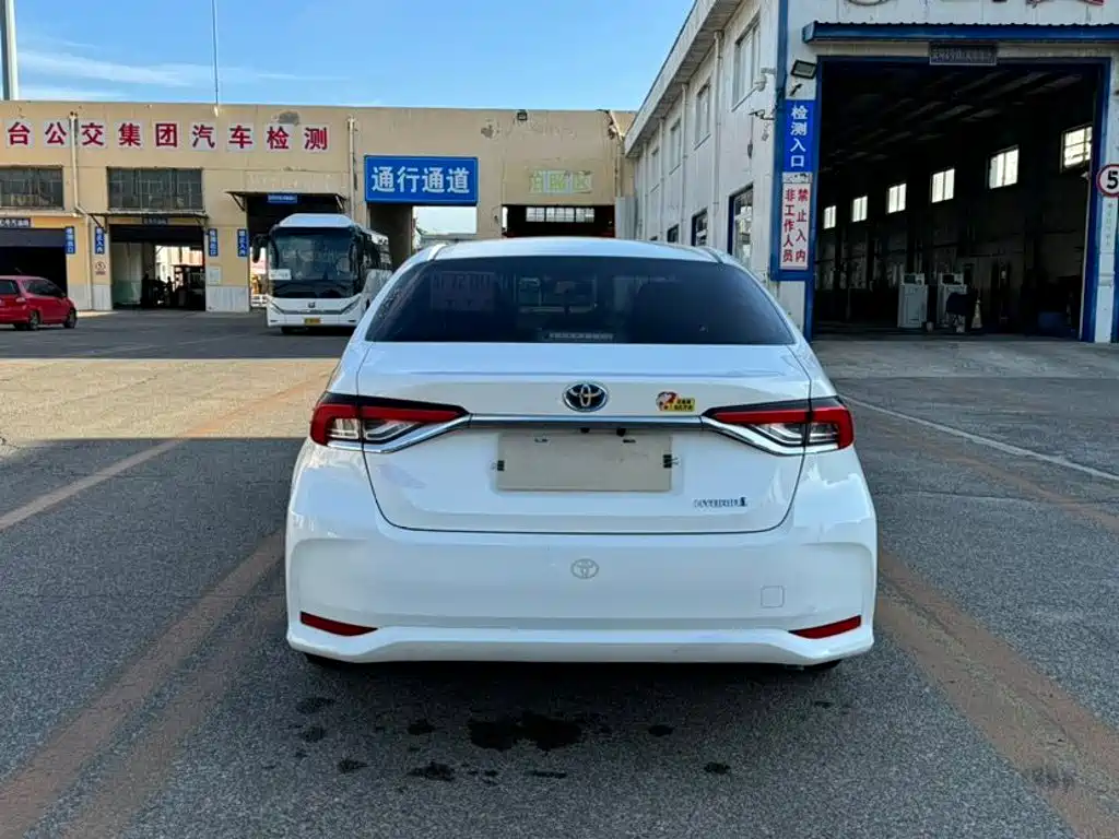 Фото 5 - Toyota Corolla
