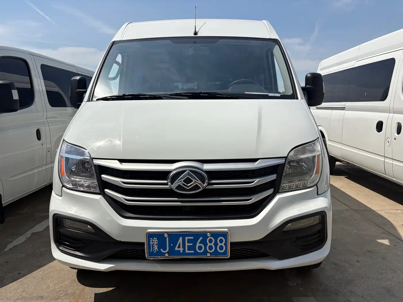 Photo 2 - SAIC Maxus Xintu V80