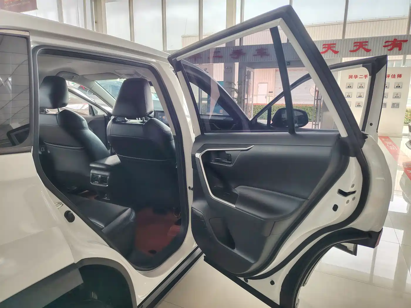 Toyota RAV4 Rongfang 2022 2.0L CVT 2WD Urban Edition фото 6
