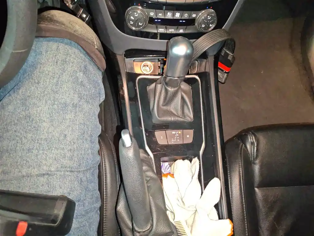 Peugeot 508 2012 2.0L Automatic Sunroof Classic Edition фото 10