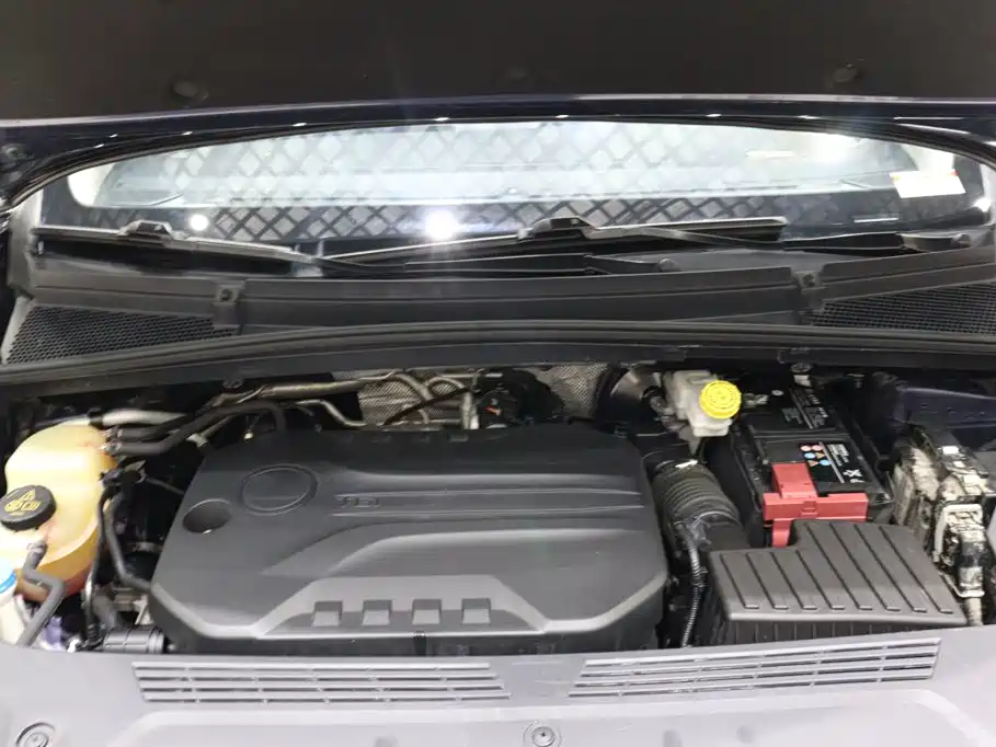 Фото 28 - Roewe iMAX8