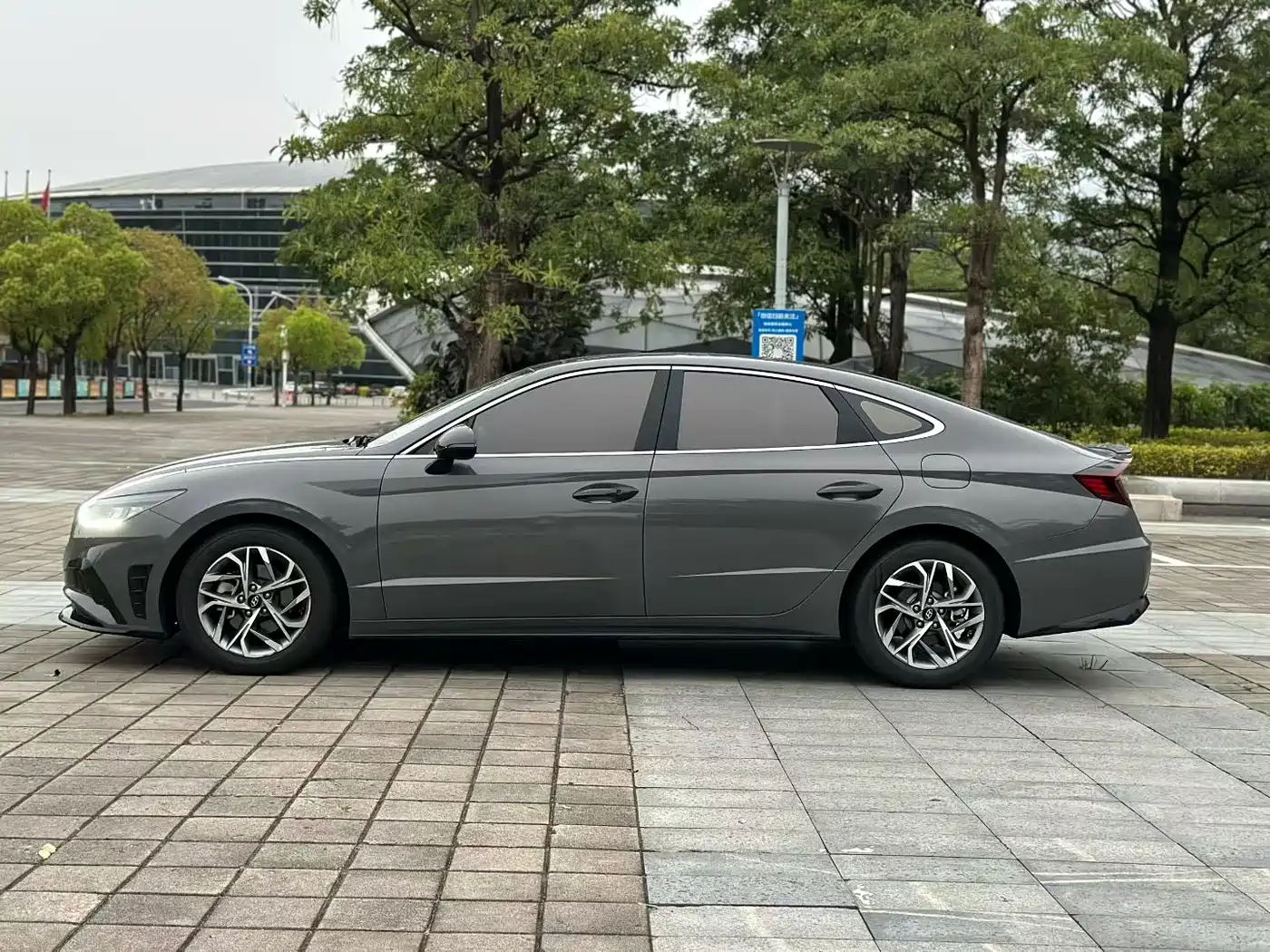 HYUNDAI SONATA