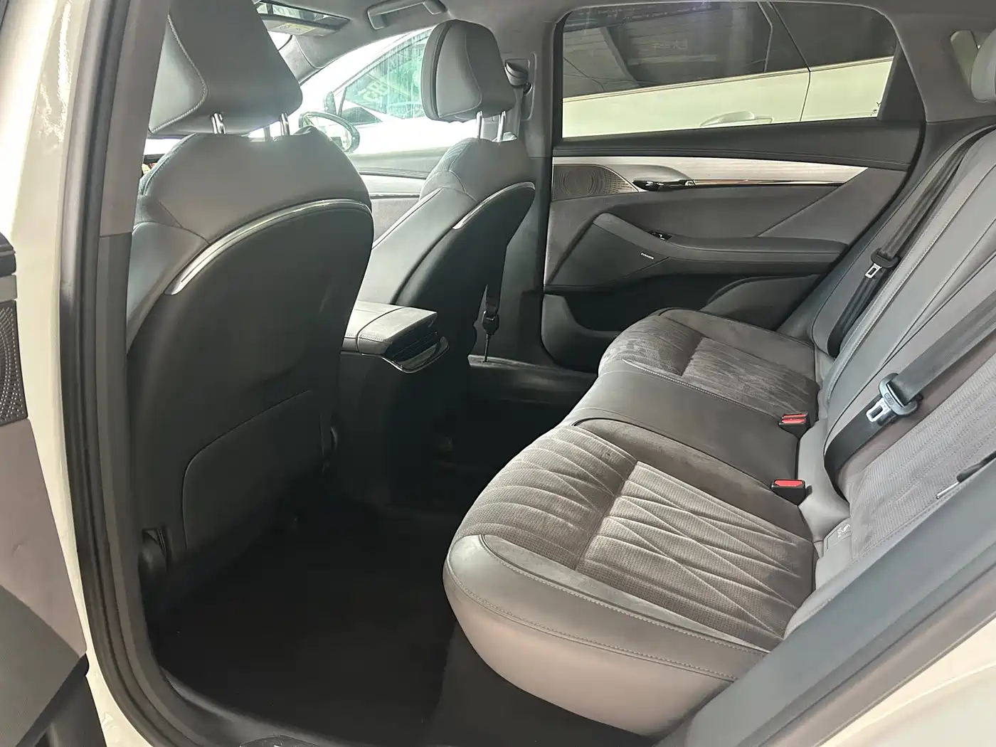 Voyah Passion 2023 2023 4WD Flagship Edition