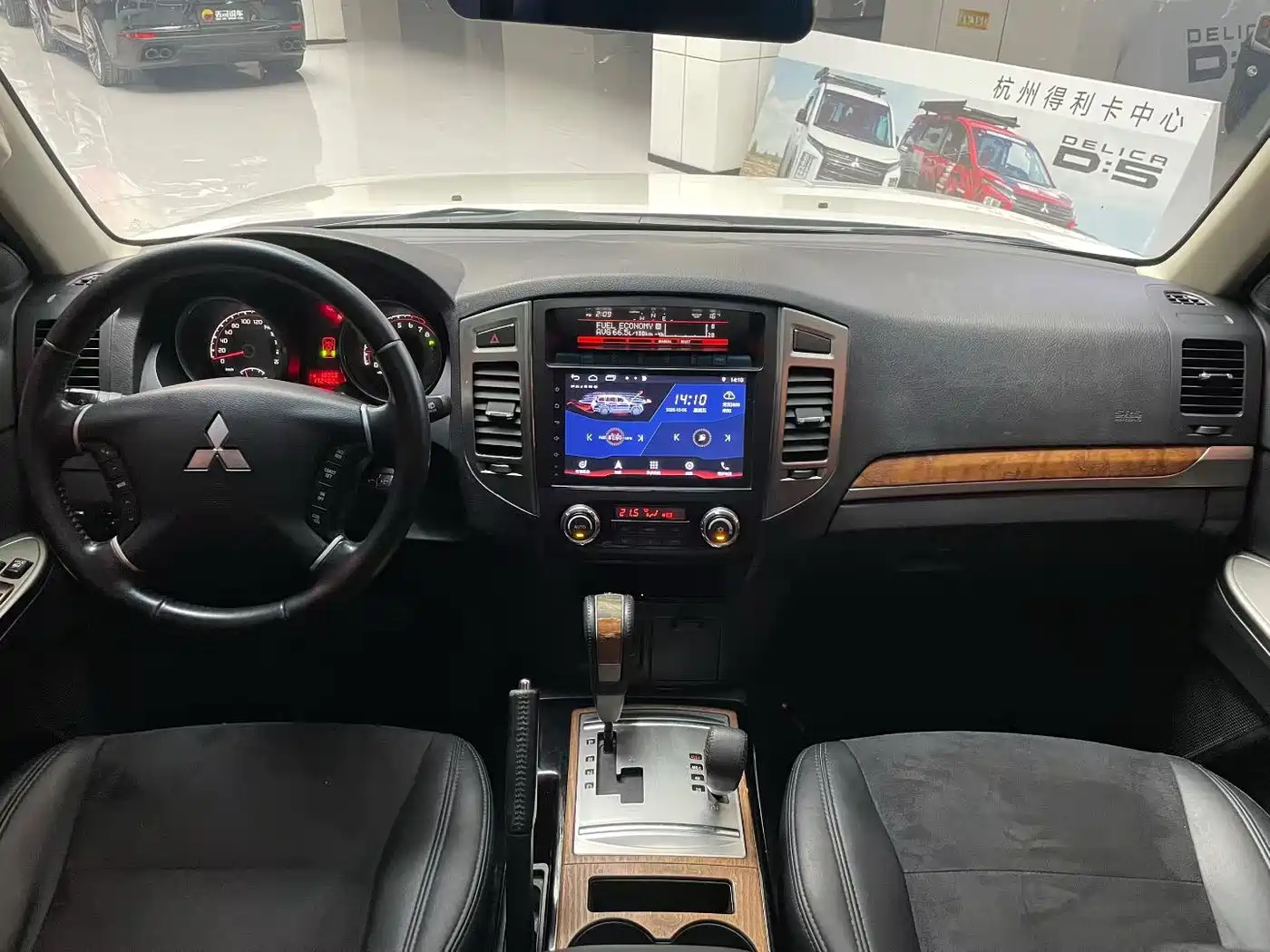 Mitsubishi Pajero (Import) 2018 3.0L Automatic Luxury Edition фото 7