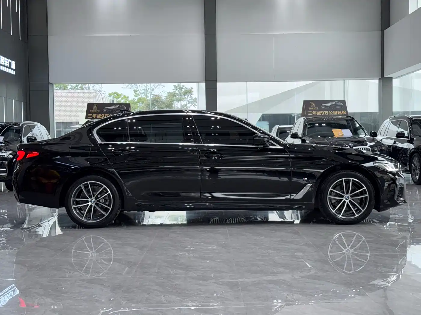 BMW 5 Series 2021 525Li M Sport Package фото 11