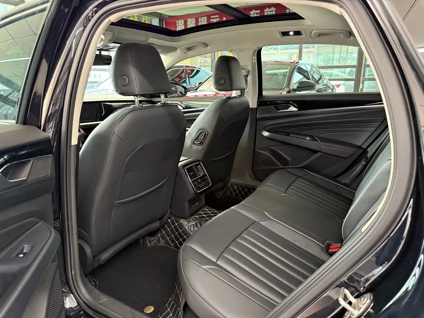 Volkswagen Passat 2023 330TSI Elite Edition фото 6