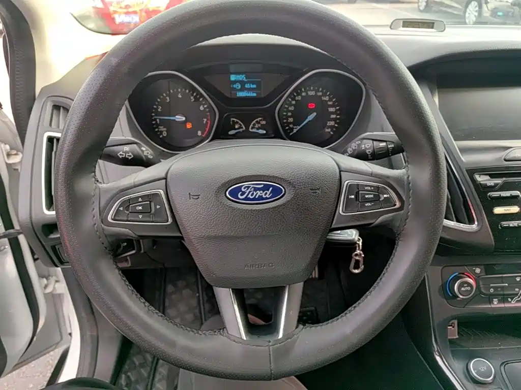 Фото 11 - Ford Focus