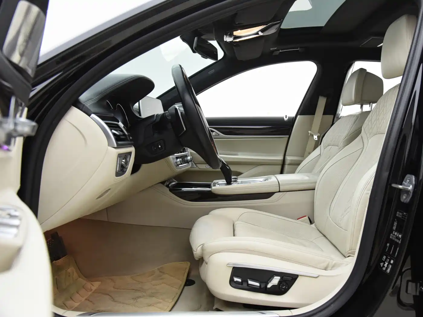 BMW 7 Series 2016 750Li xDrive 4-Seater фото 8