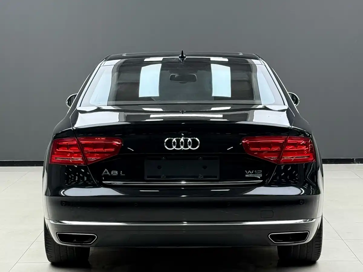 Audi A8 2011 A8L W12 6.3 FSI quattro фото 12