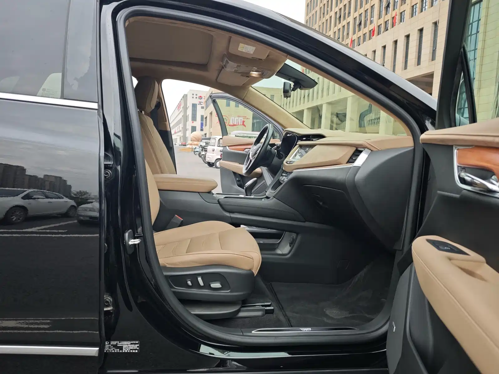 Фото 19 - Cadillac XT5