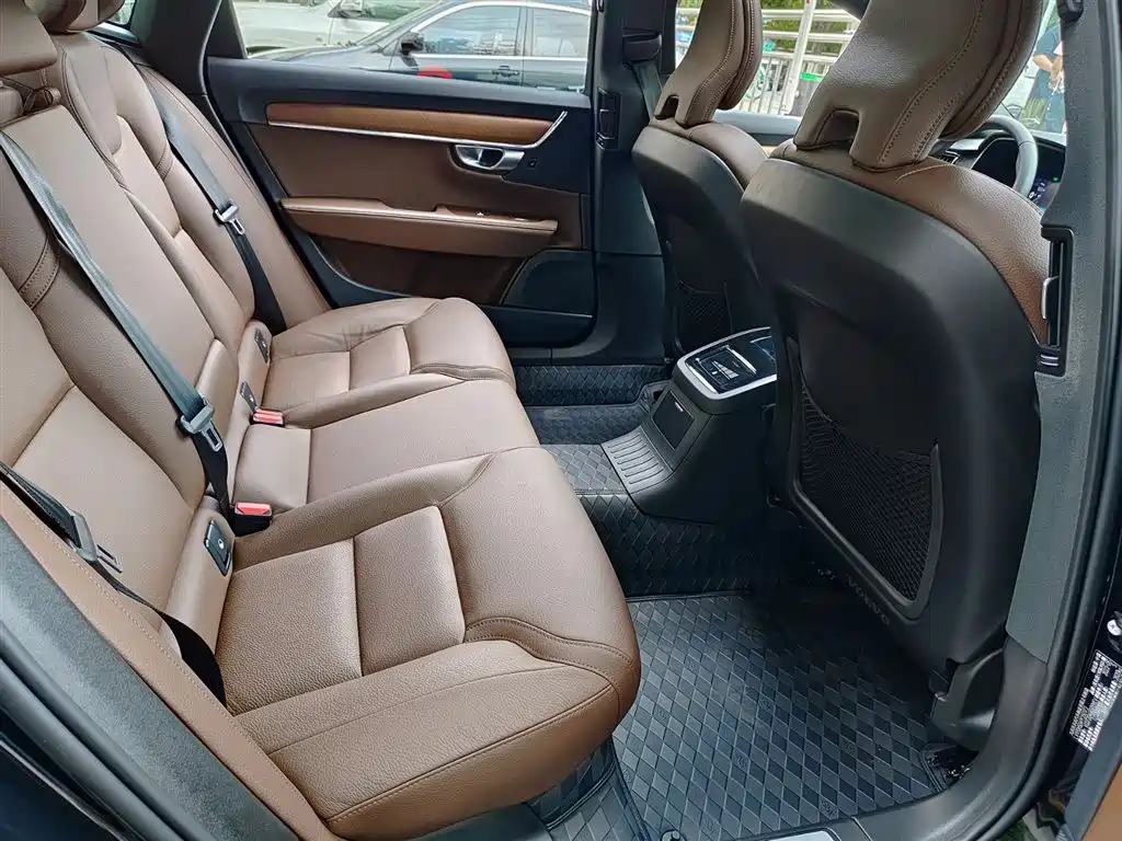 VOLVO S90 PLUG-IN HYBRID