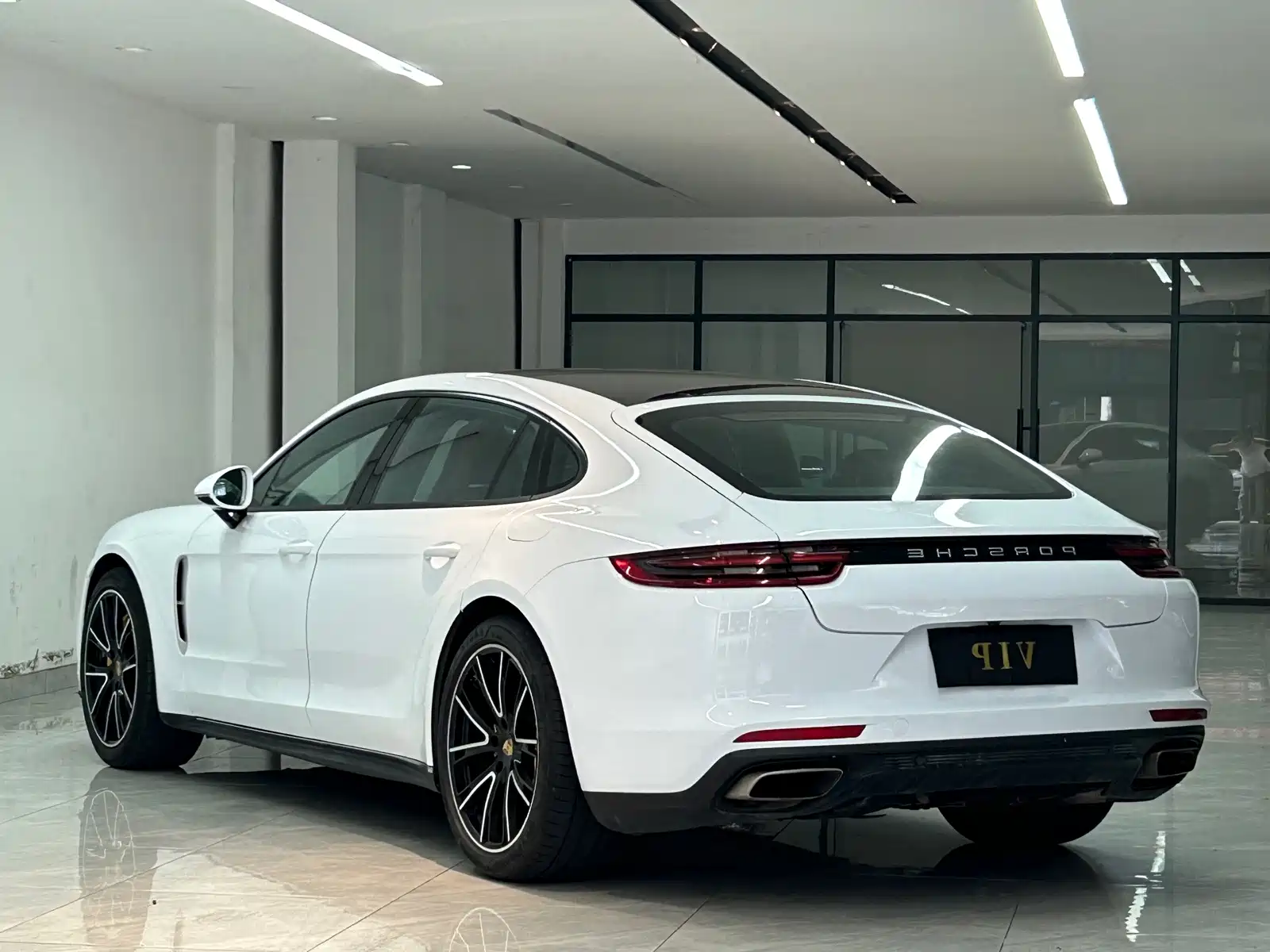 Photo 7 - Porsche Panamera