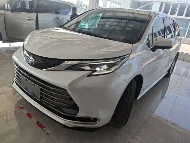 Toyota Sienna 2.5L, гибрид, Комфорт