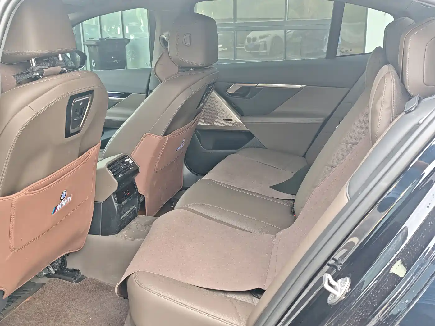 BMW 5 Series 2024 530Li Leading M Sport Package фото 11