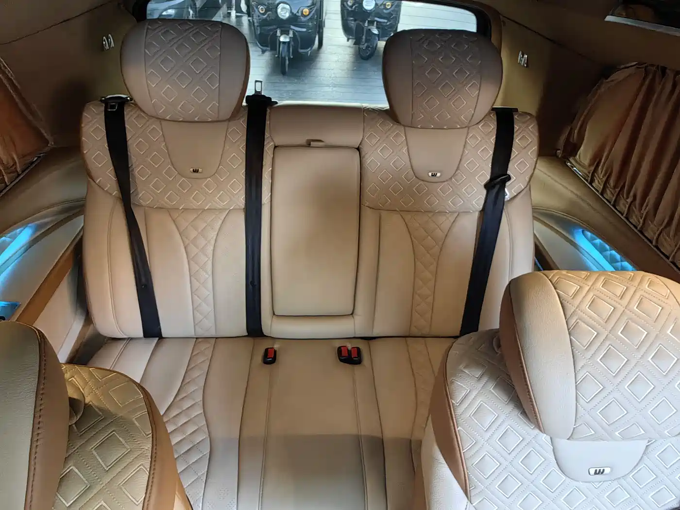Mercedes-Benz V-Class 2018 V 260 L Premium Long Wheelbase Edition China VI фото 20