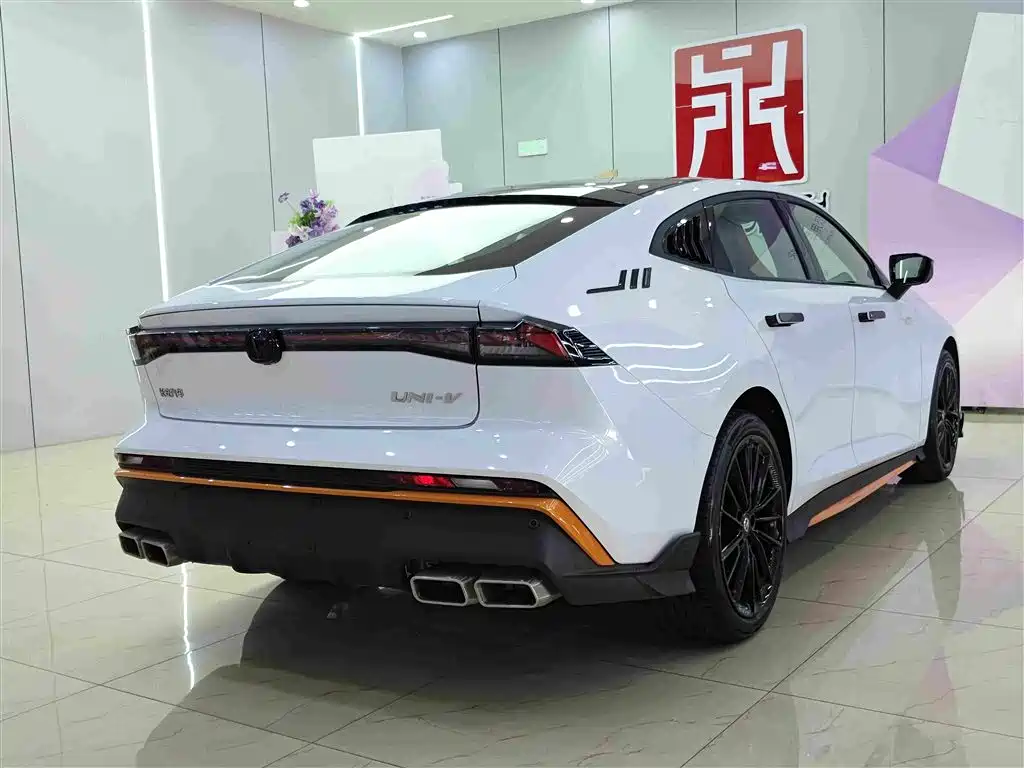 Changan UNI-V 2025 2024 1.5T Deluxe Sport