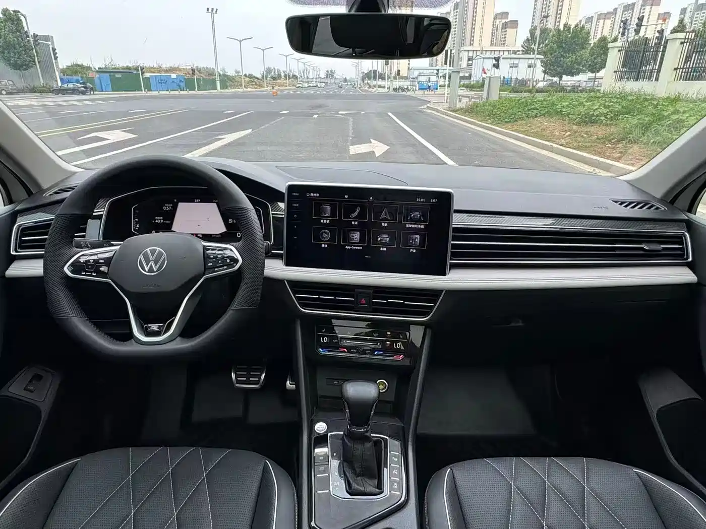 Volkswagen Tiguan L 2022 330TSI Auto 2WD R-Line Premium Edition фото 5